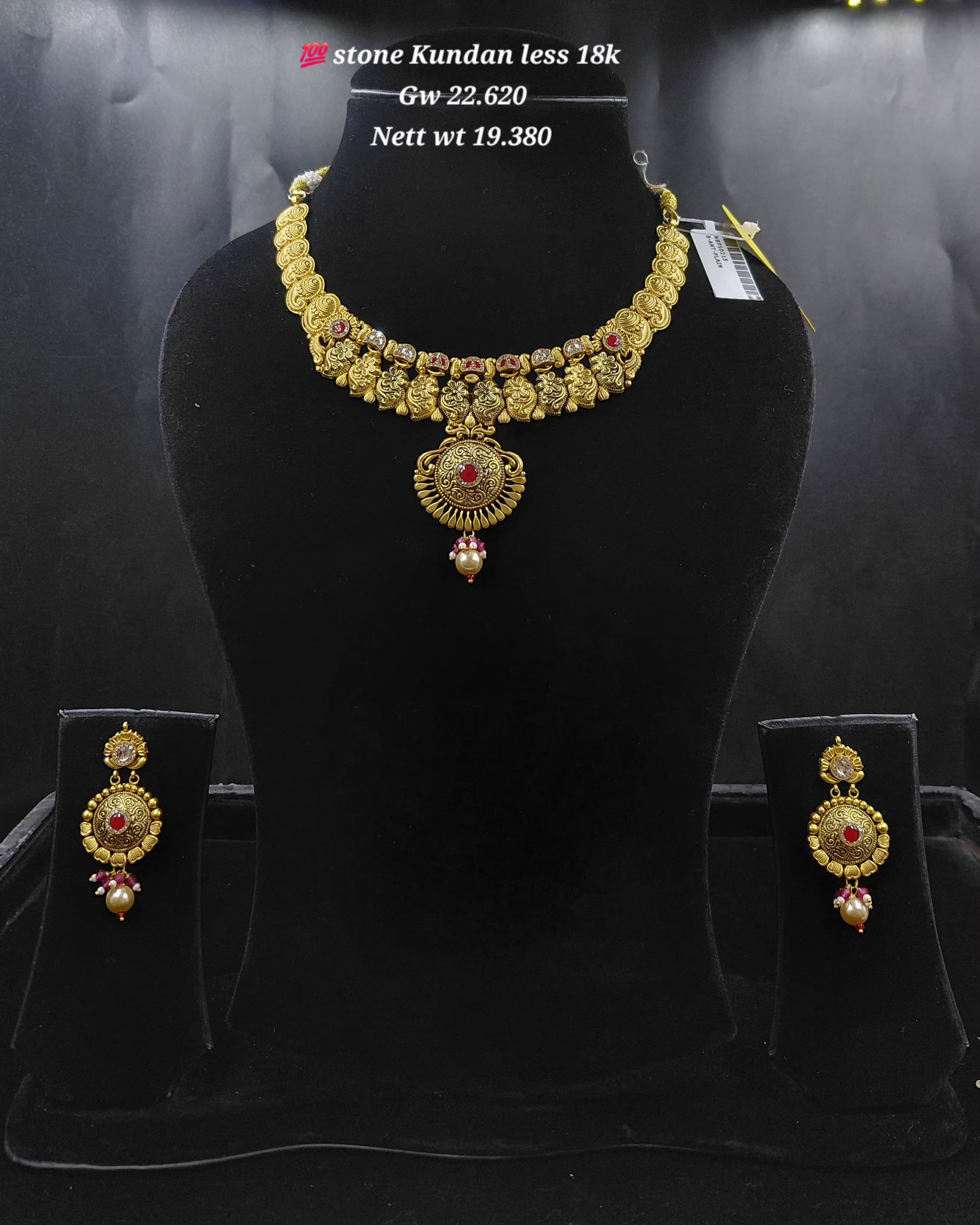 Necklace view 4