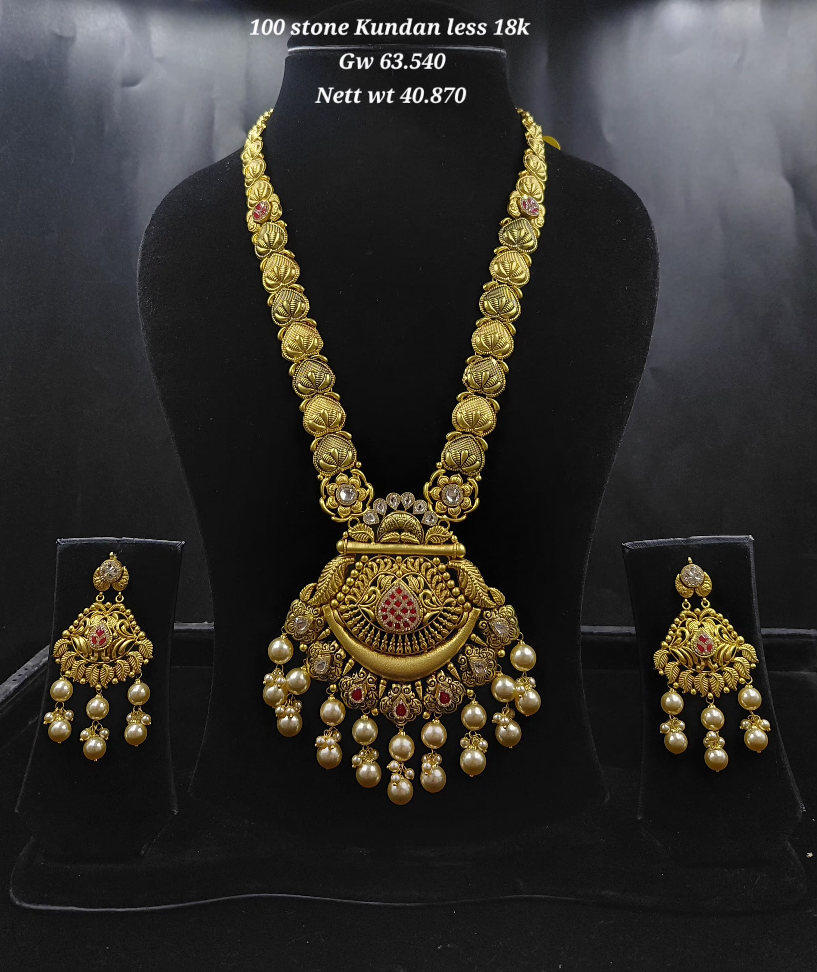 Necklace view 3